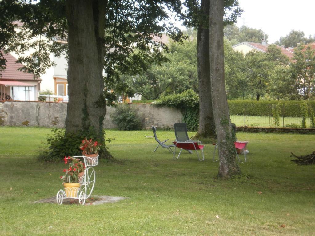 Le Jardin Des Lys Bed & Breakfast Gemmelaincourt Dış mekan fotoğraf